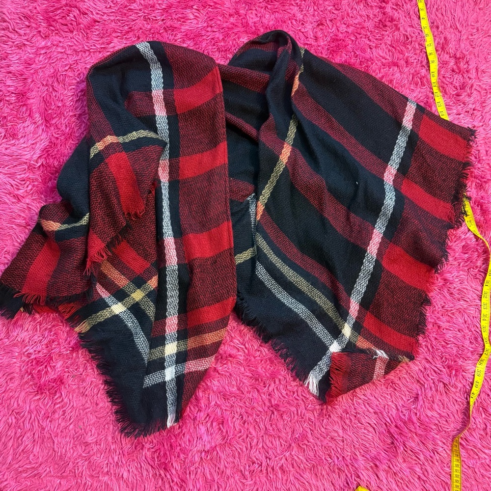 Harve Benard Red and Black Knit throw over O004